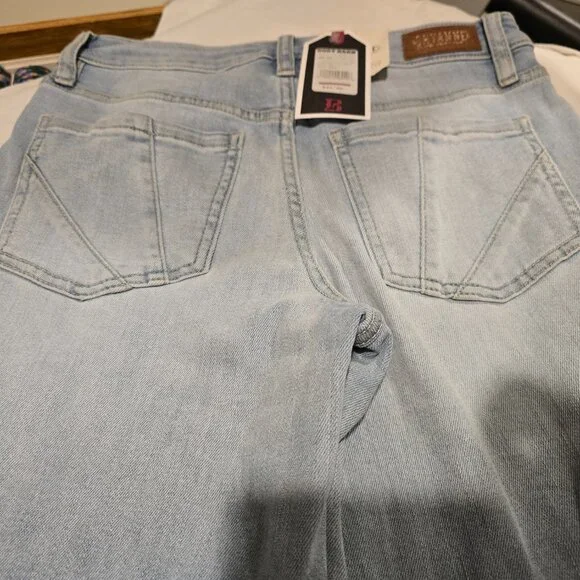 NWT Shyanne Country Wear Mid Rise Flare Distressed Jeans 28 Regular x 34 Long - Picture 13 of 16